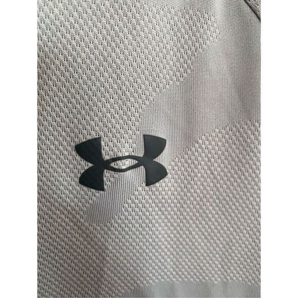 Under armor boys, gray camo, print, short sleeve, shirt, size large - Picture 4 of 5